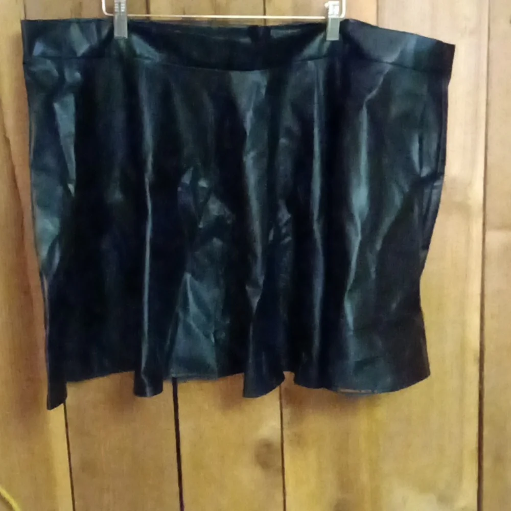 Skirt - Picture 2 of 2
